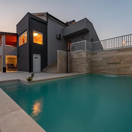 Pezer - Private Heated Pool, Sauna And Jacuzzi Villa