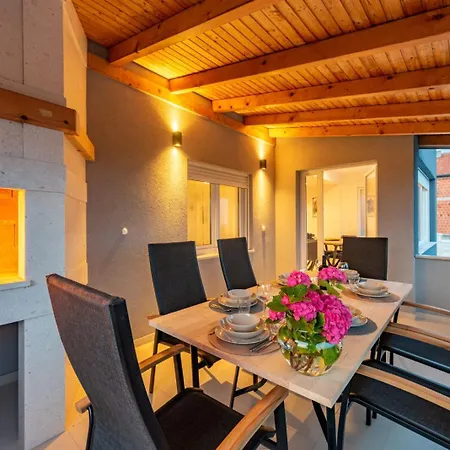 Villa Pezer - Private Heated Pool, Sauna And Jacuzzi *