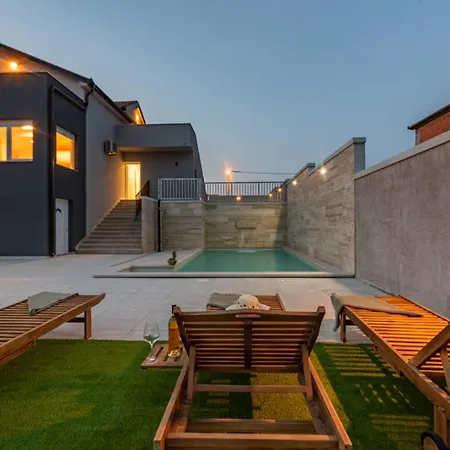 Pezer - Private Heated Pool, Sauna And Jacuzzi Villa Kula Atlagica