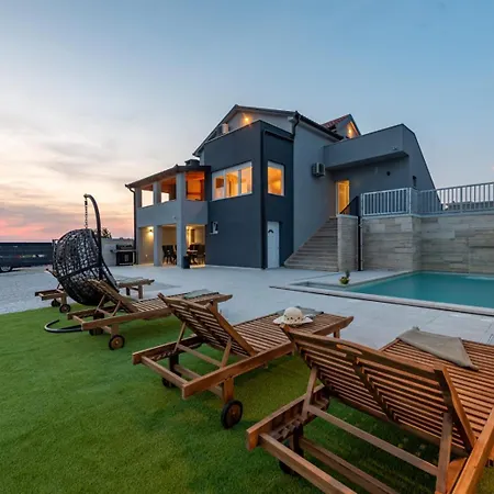 Pezer - Private Heated Pool, Sauna And Jacuzzi * Kula Atlagica