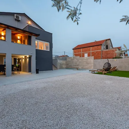 Pezer - Private Heated Pool, Sauna And Jacuzzi *