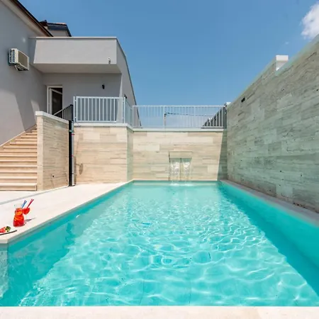 Villa Pezer - Private Heated Pool, Sauna And Jacuzzi