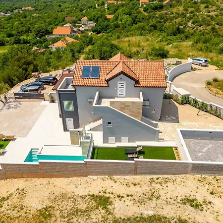 Pezer - Private Heated Pool, Sauna And Jacuzzi *