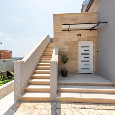 Pezer - Private Heated Pool, Sauna And Jacuzzi *