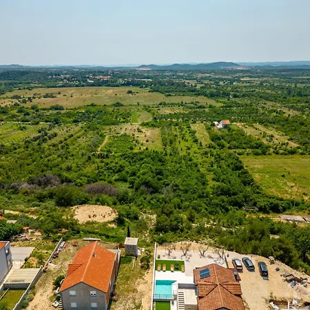 Villa Pezer - Private Heated Pool, Sauna And Jacuzzi