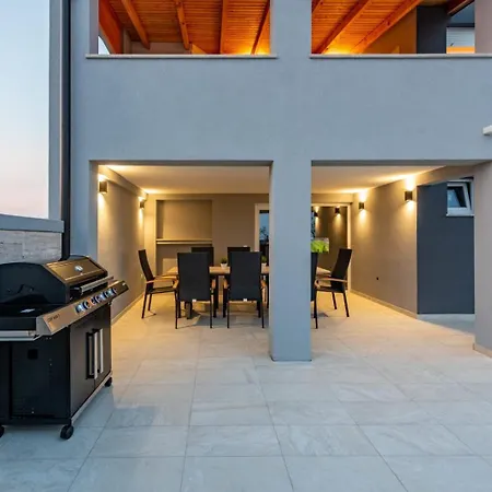 Pezer - Private Heated Pool, Sauna And Jacuzzi Villa