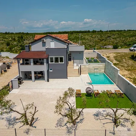 Pezer - Private Heated Pool, Sauna And Jacuzzi Kula Atlagica
