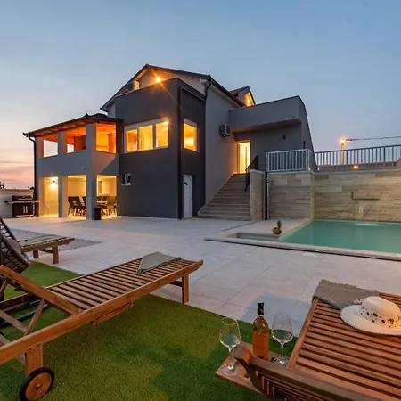 Villa Pezer - Private Heated Pool, Sauna And Jacuzzi Kula Atlagica