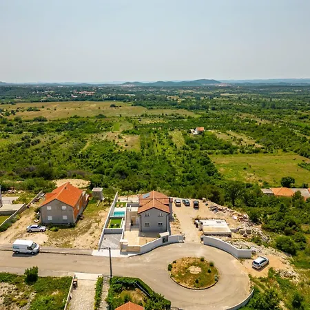Pezer - Private Heated Pool, Sauna And Jacuzzi Villa