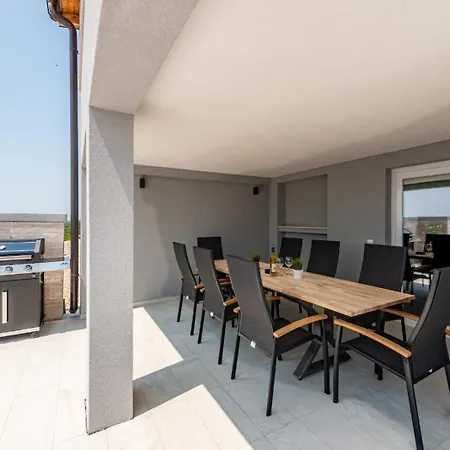 Pezer - Private Heated Pool, Sauna And Jacuzzi * Kula Atlagica