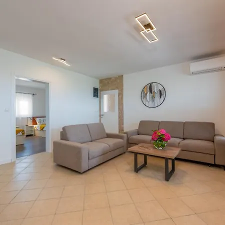 Pezer - Private Heated Pool, Sauna And Jacuzzi