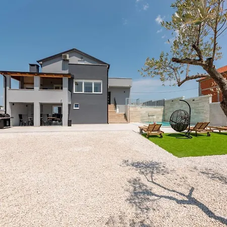 Pezer - Private Heated Pool, Sauna And Jacuzzi Villa *