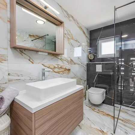 Villa Pezer - Private Heated Pool, Sauna And Jacuzzi