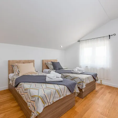 Pezer - Private Heated Pool, Sauna And Jacuzzi Villa *